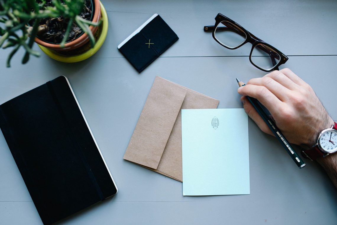 Papel gafas planta cuaderno